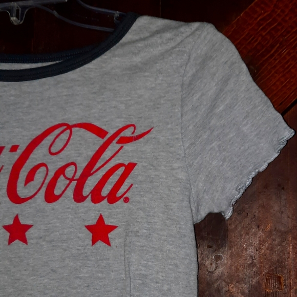 🍀3/15 Woman's Coca Cola Crop top Tee-shirt - Picture 3 of 6